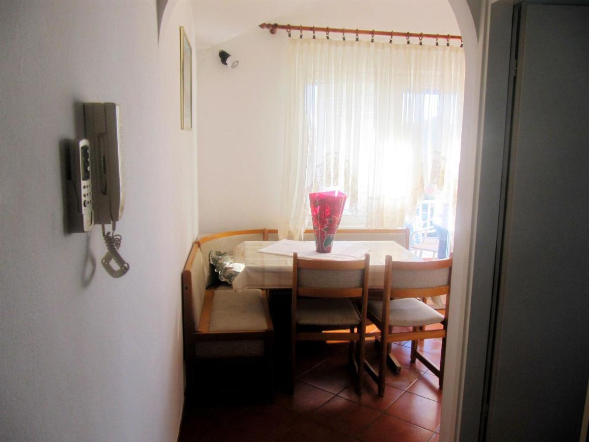 Apartments Dea Porec Bagian luar foto