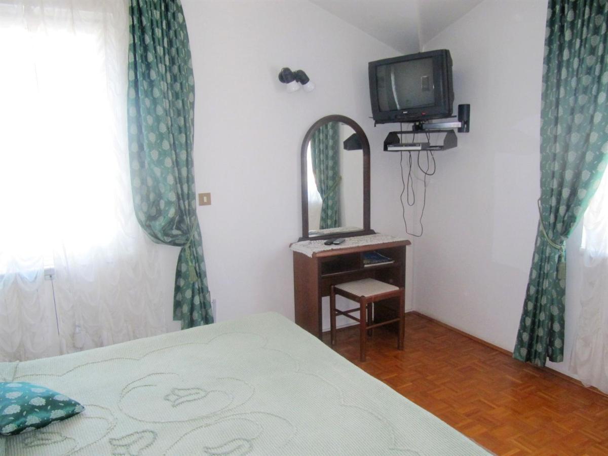Apartments Dea Porec Bagian luar foto