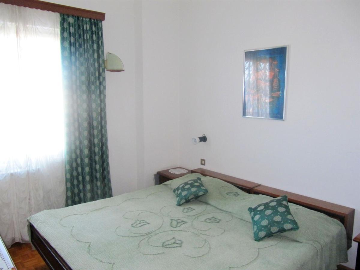 Apartments Dea Porec Bagian luar foto