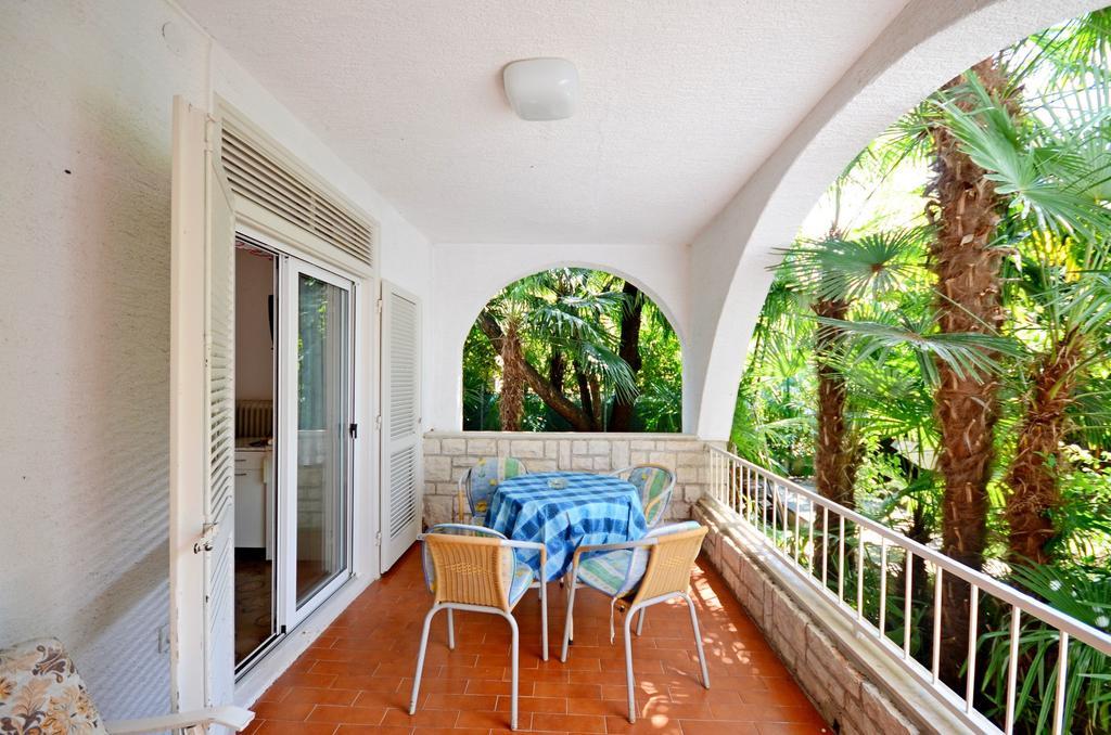 Apartments Dea Porec Bagian luar foto