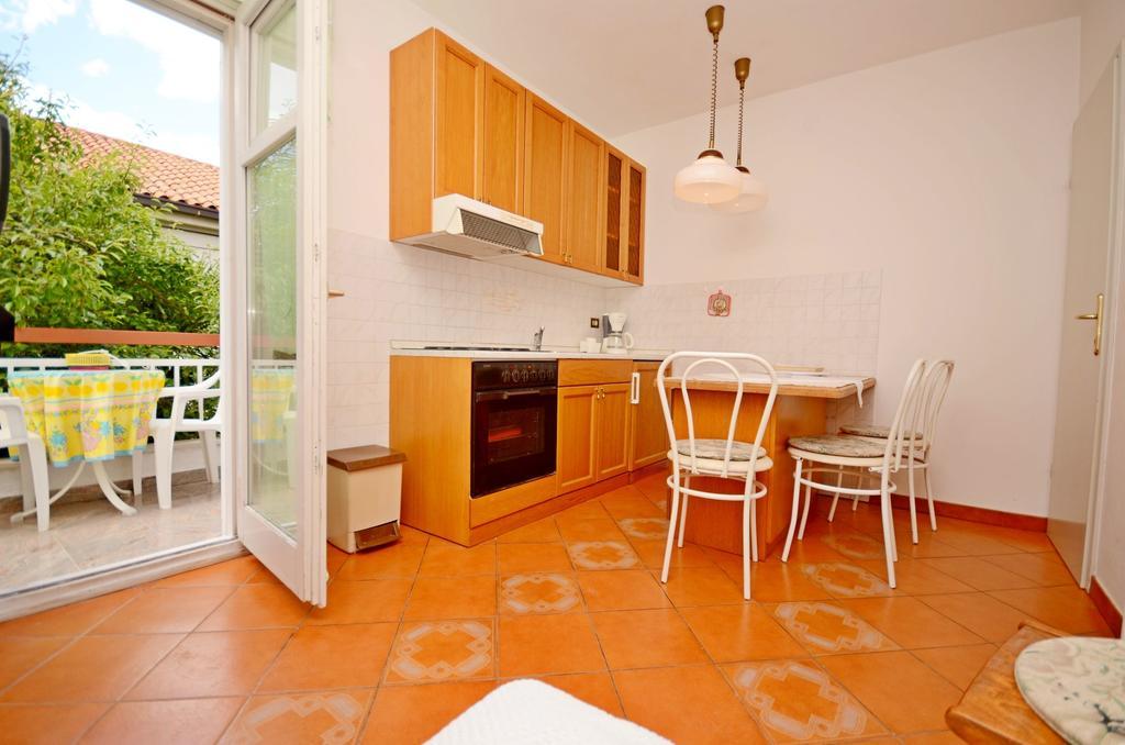 Apartments Dea Porec Bagian luar foto
