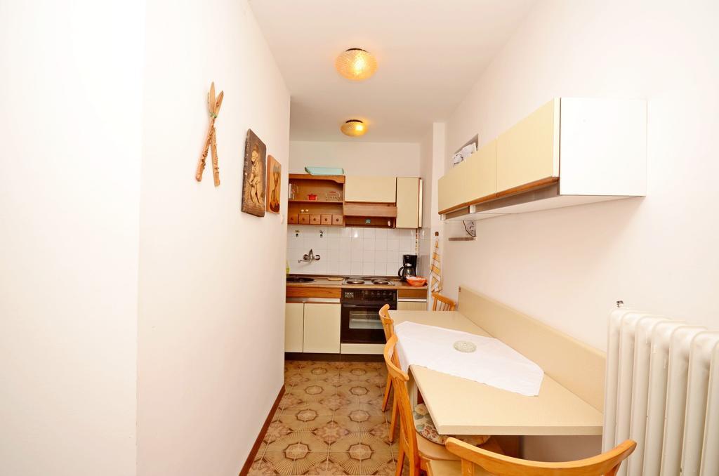 Apartments Dea Porec Bagian luar foto