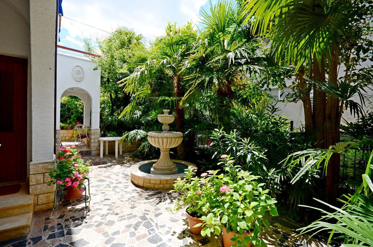 Apartments Dea Porec Bagian luar foto