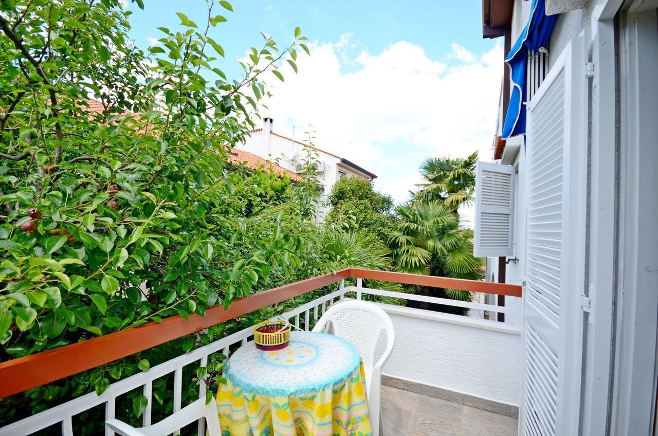 Apartments Dea Porec Bagian luar foto