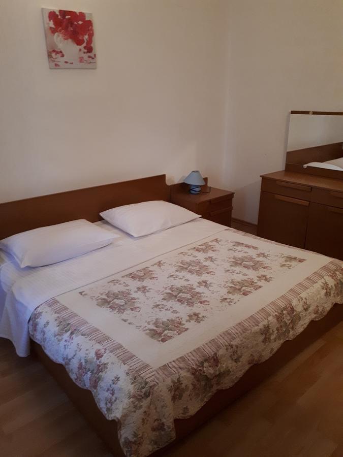 Apartments Dea Porec Bagian luar foto